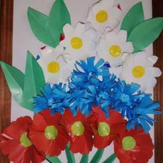 Три цвета праздника.