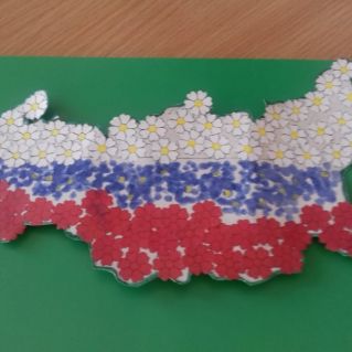 Три цвета праздника