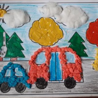 "Машины едут по дороге"