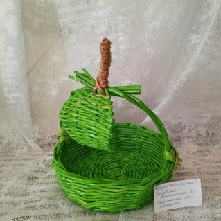 Корзинка "Яблоко" (плетение из бумажной лозы)