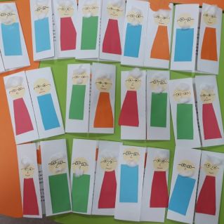 "Для любимых бабушек и дедушек"