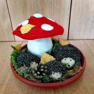 Домик-мухомор для семьи ёжиков