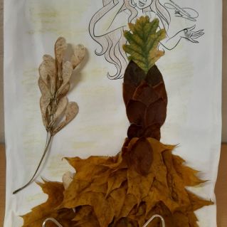 Поделка с использованием природного материала "Девочка - осень"