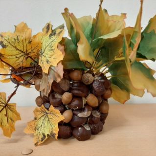 Поделка с использованием природного материала "Осенний букет"