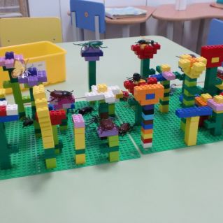 Цветочная полянка