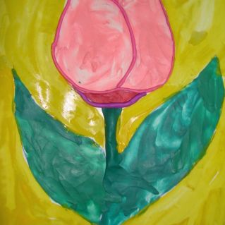 "Красивый цветок на желтом поле"