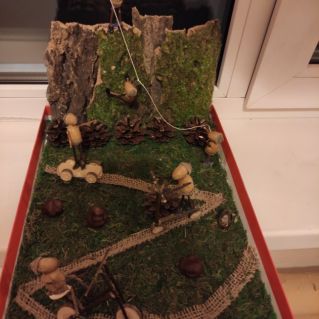 Работа из природного материала "Мы со спортом дружим"