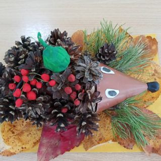 Ёжик в осеннем лесу