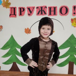 Спектакль по сказке В. Сутеева "Раз,два дружно"