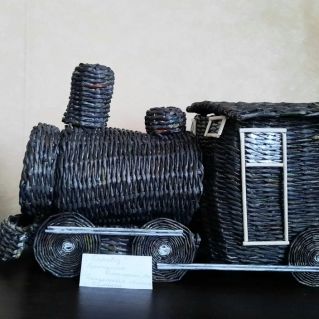 "Паровоз" (плетение из бумажной лозы)
