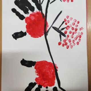 Снегири на ветке рябины.