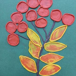 Панно из пластилина «Ветка рябины»