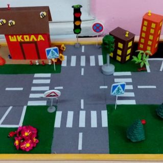 Поделка  "Макет улиц и дорог города"