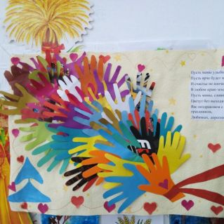 Букет из ладошек для мамочки.