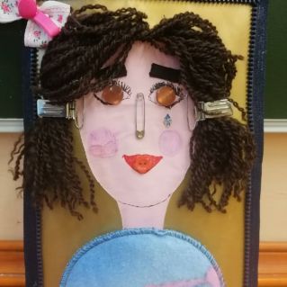 "Мама, как пуговка, на ней всё держится"