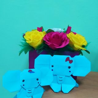 Семья слонов