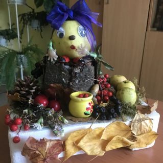 Колобок в осеннем лесу