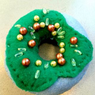 Игрушка из флиса " Пончик"
