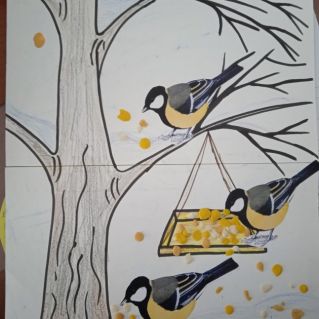 Покормите птиц зимой.