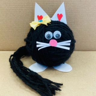 "Котейка" , сувенир из ниток