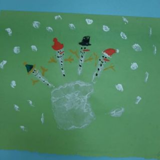 Веселые снеговики