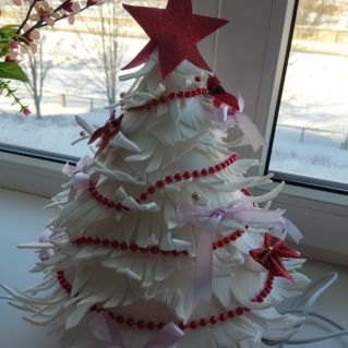 Снежная красавица, всём ребяткам нравится