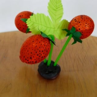 "Мой урожай клубничек" (сувенир из различных материалов)