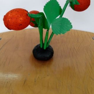 "Землянички" (сувенир из различных материалов)