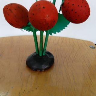 "Ягода поспела" (сувенир из различных материалов)