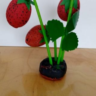 "Сладка ягода" ( сувенир из различного материала)