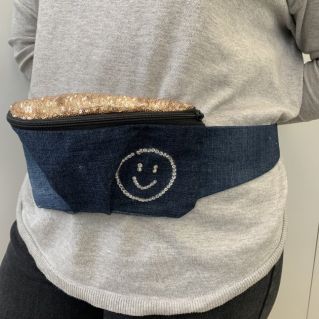 Сумка-банан из старых джинс