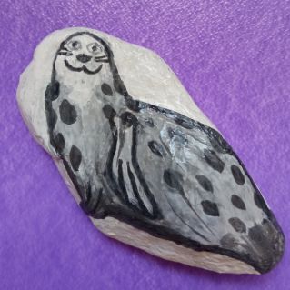 Рисунок на камне "Тюлень"