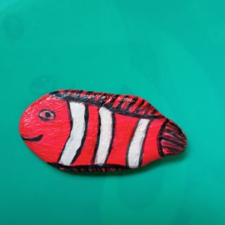 Рисунок на камне "Рыбка"