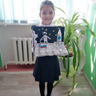 Поделка " В космосе"
