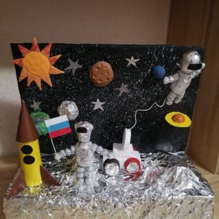поделка "На Луне"