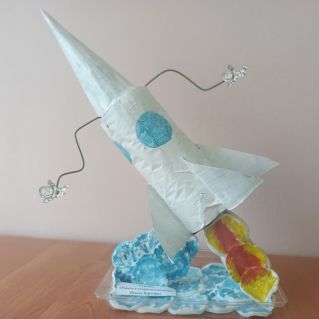 Ракета в открытом космосе