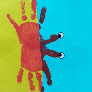 "Краб" (рисуем ладошками)