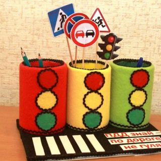 Подставка для карандашей "ПДД знай - по дороге не гуляй"