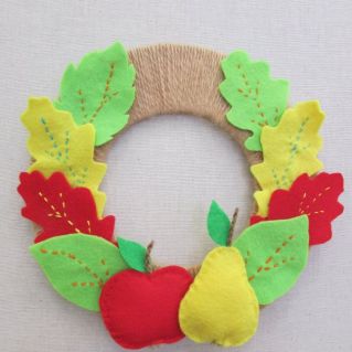 Декоративный осенний венок из фетра.