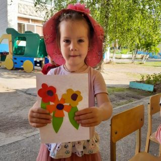 "Красивые цветочки подарю я мамочке"