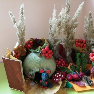 "Мышка делает запасы на зиму"