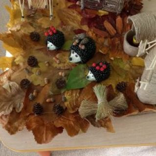 Домик  в осеннем лесу