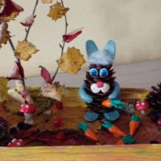 Зайченок на лесной полянке