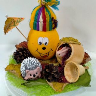 Весёлая тыковка с друзьями, ёжиком и зайчиком