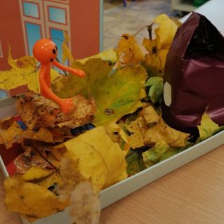 "Пришелец в осеннем лесу"