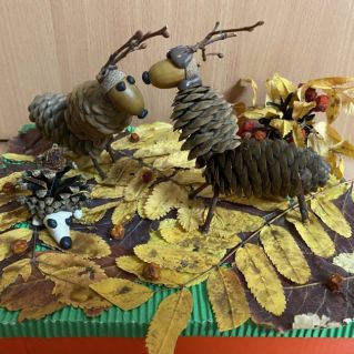 "Олени в осеннем лесу"