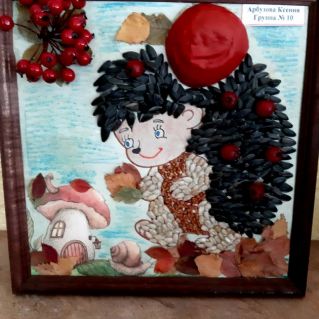 Ёжик с яблоком