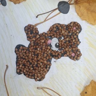 Медвежонок в осеннем лесу