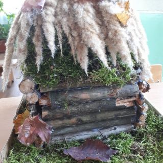 Лесная избушка