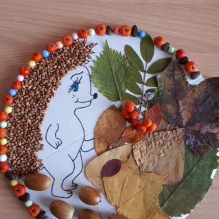 Ёжик в осеннем лесу